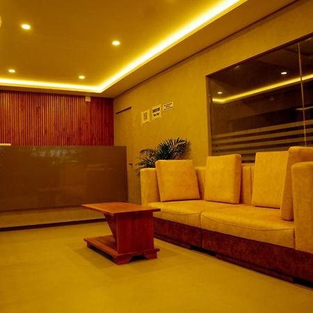 Jayalakshmi Residency Hotell Vaduvanchal Eksteriør bilde