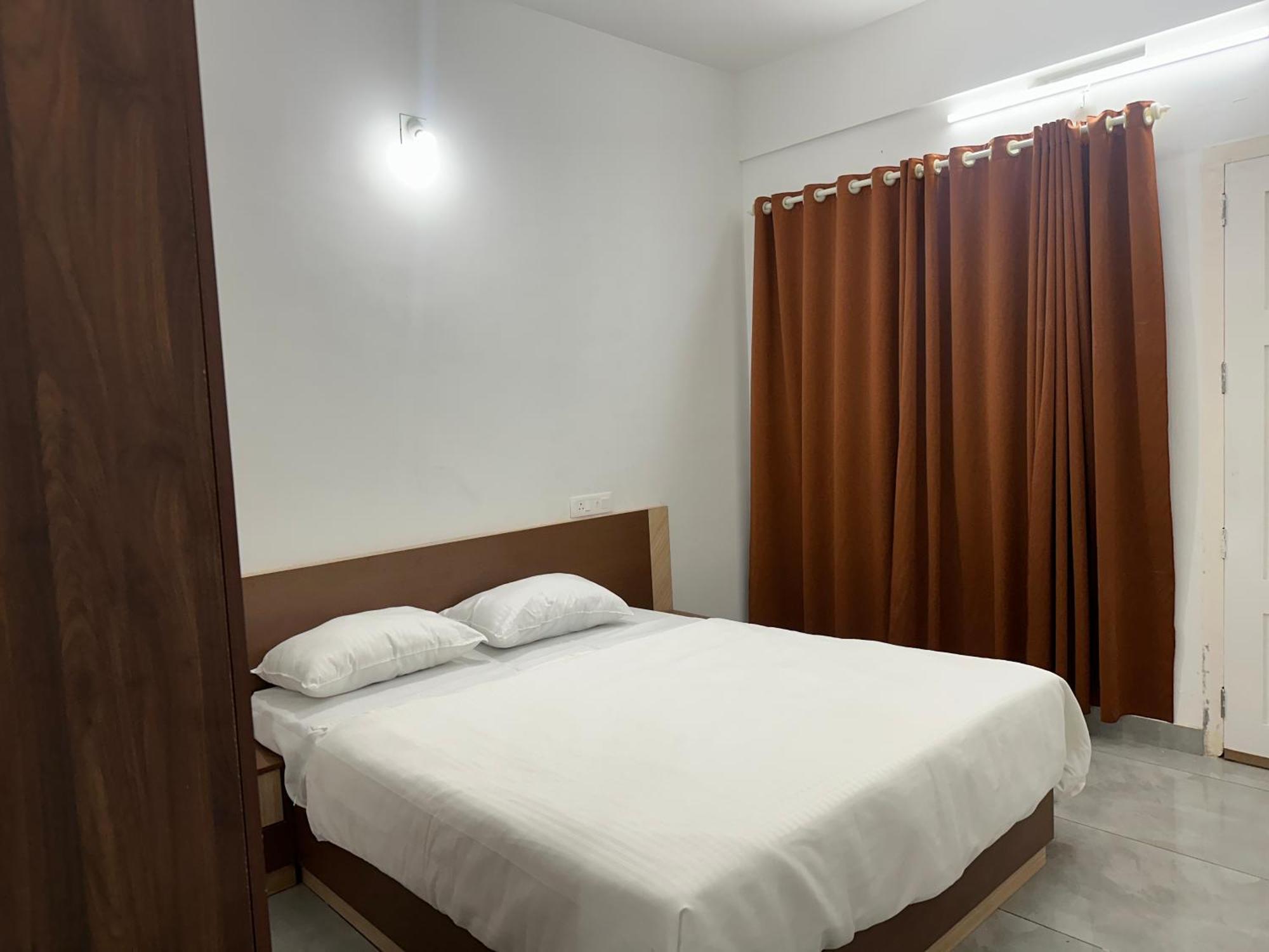 Jayalakshmi Residency Hotell Vaduvanchal Eksteriør bilde