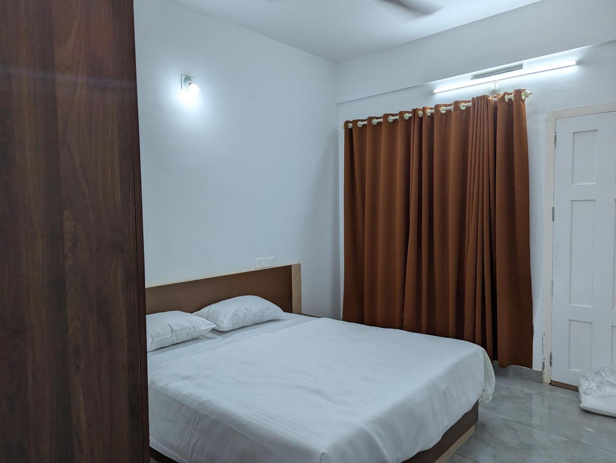 Jayalakshmi Residency Hotell Vaduvanchal Eksteriør bilde