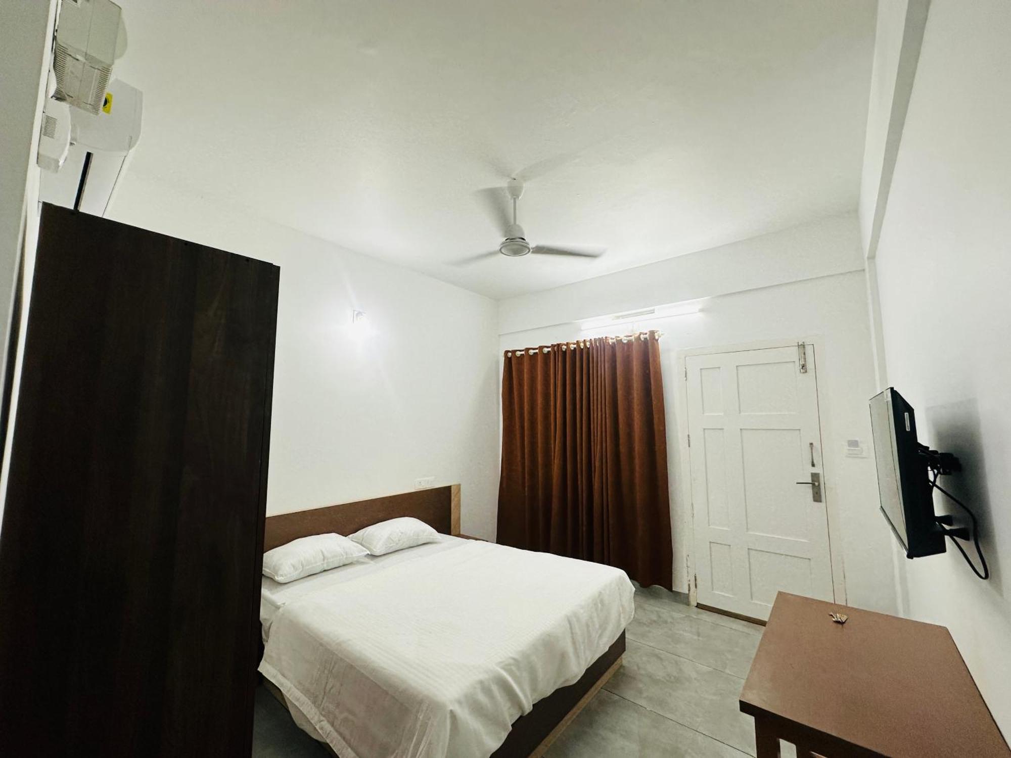 Jayalakshmi Residency Hotell Vaduvanchal Eksteriør bilde