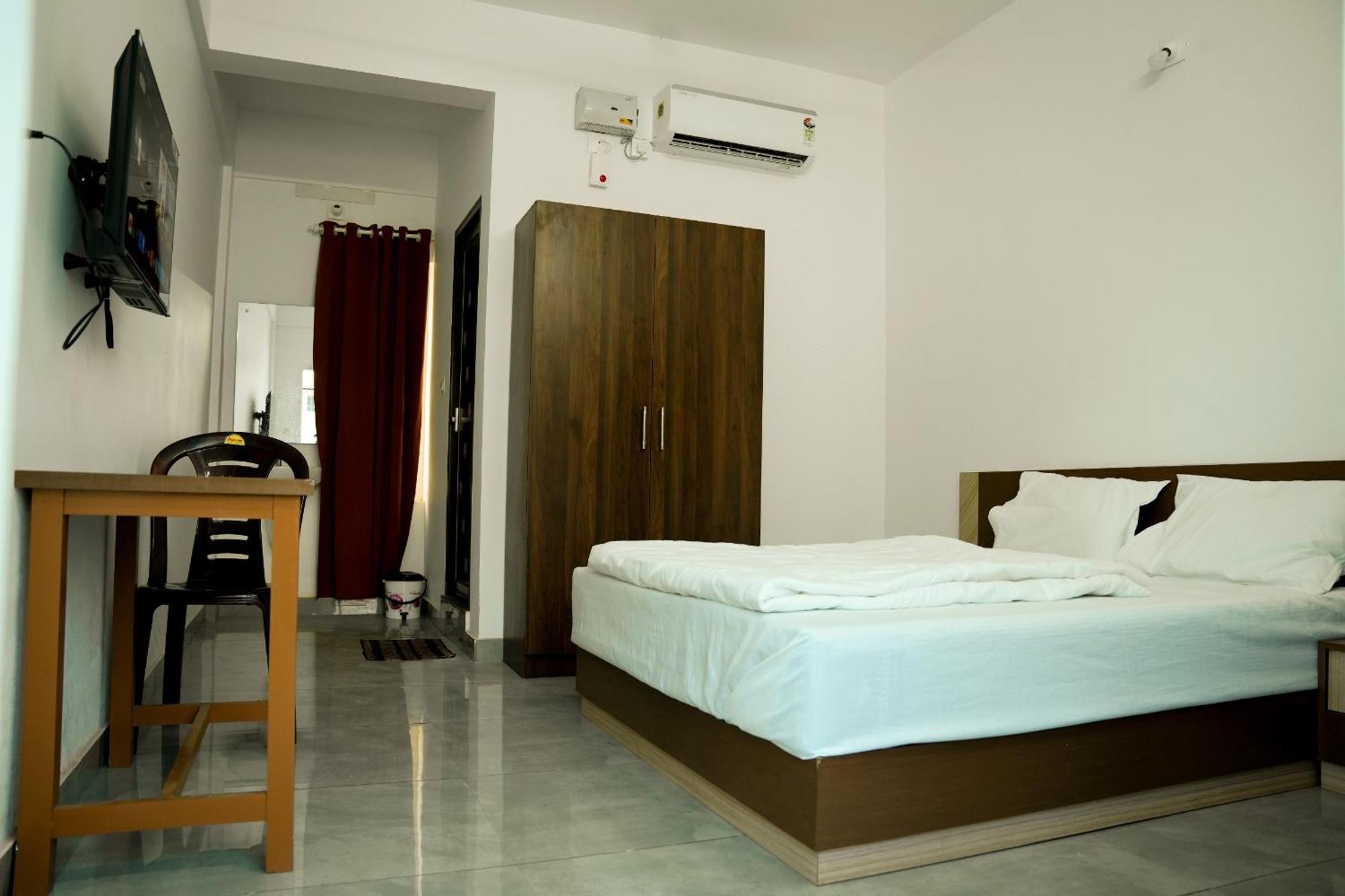 Jayalakshmi Residency Hotell Vaduvanchal Eksteriør bilde