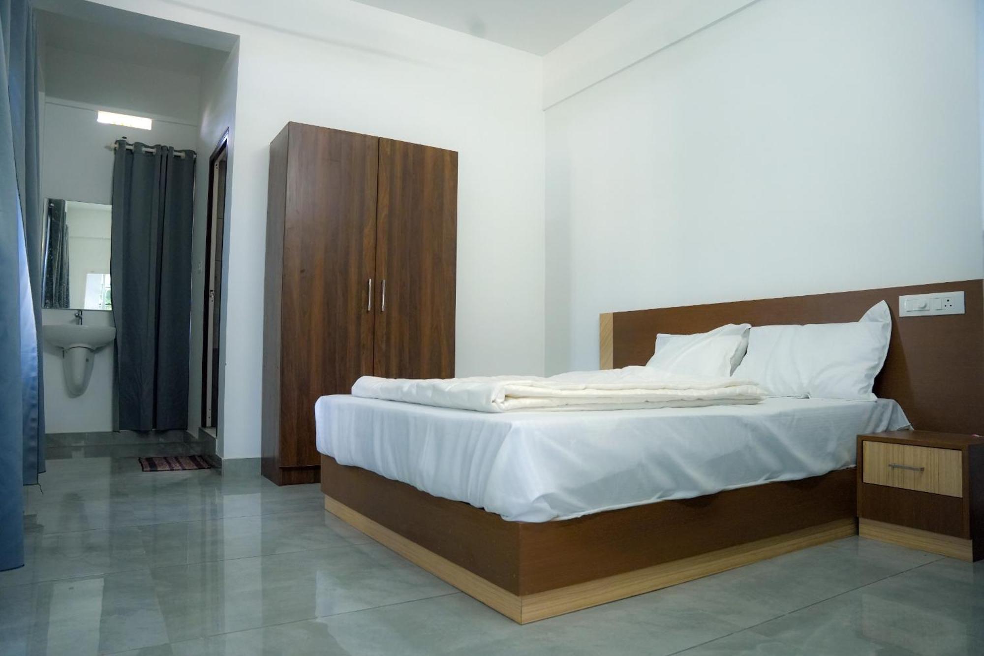 Jayalakshmi Residency Hotell Vaduvanchal Eksteriør bilde