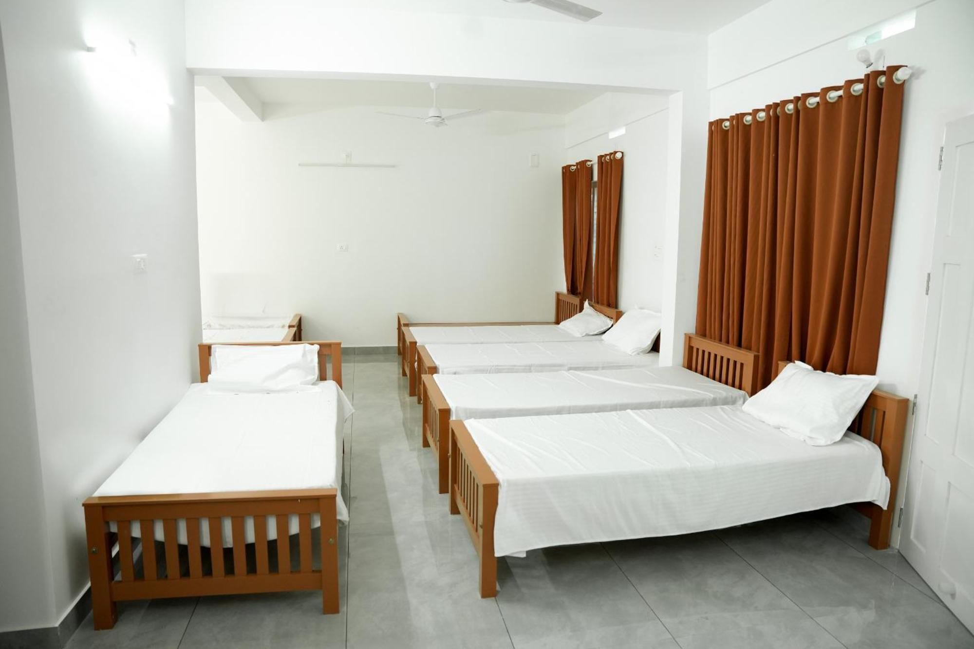 Jayalakshmi Residency Hotell Vaduvanchal Eksteriør bilde