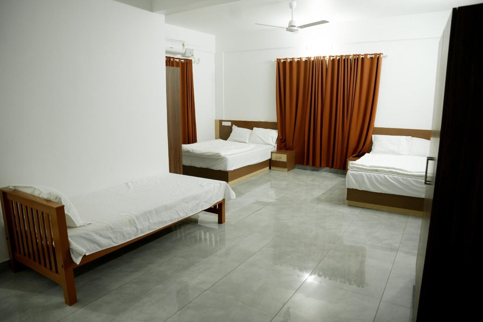 Jayalakshmi Residency Hotell Vaduvanchal Eksteriør bilde
